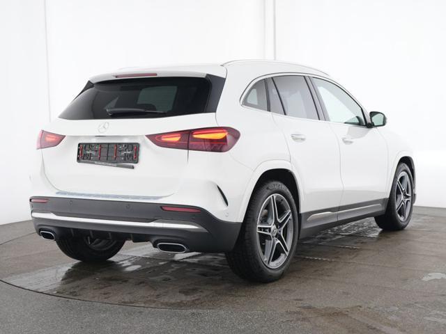 MERCEDES-BENZ GLA 180 Automatic AMG Line Premium