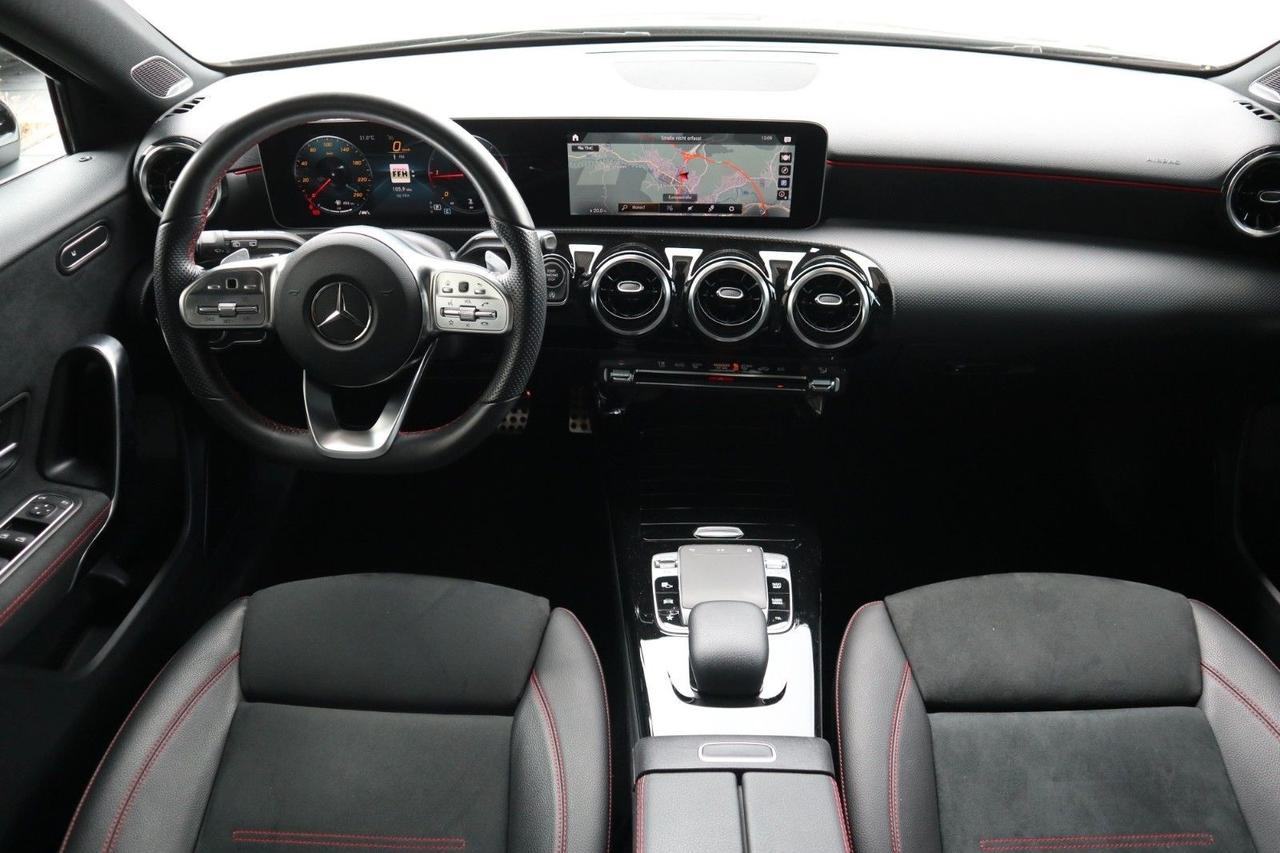 MERCEDES-BENZ A180d PREMIUM AMG-PANO-MULTIBEAM-BURMESTER