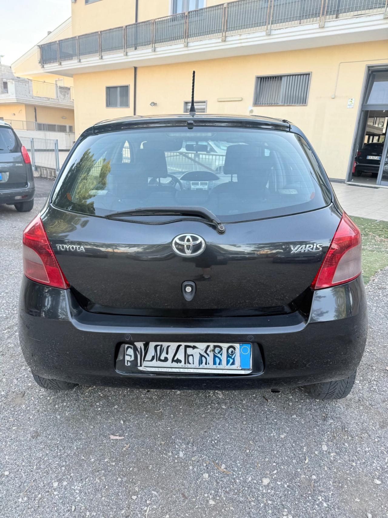 Toyota Yaris 1.0 5 porte