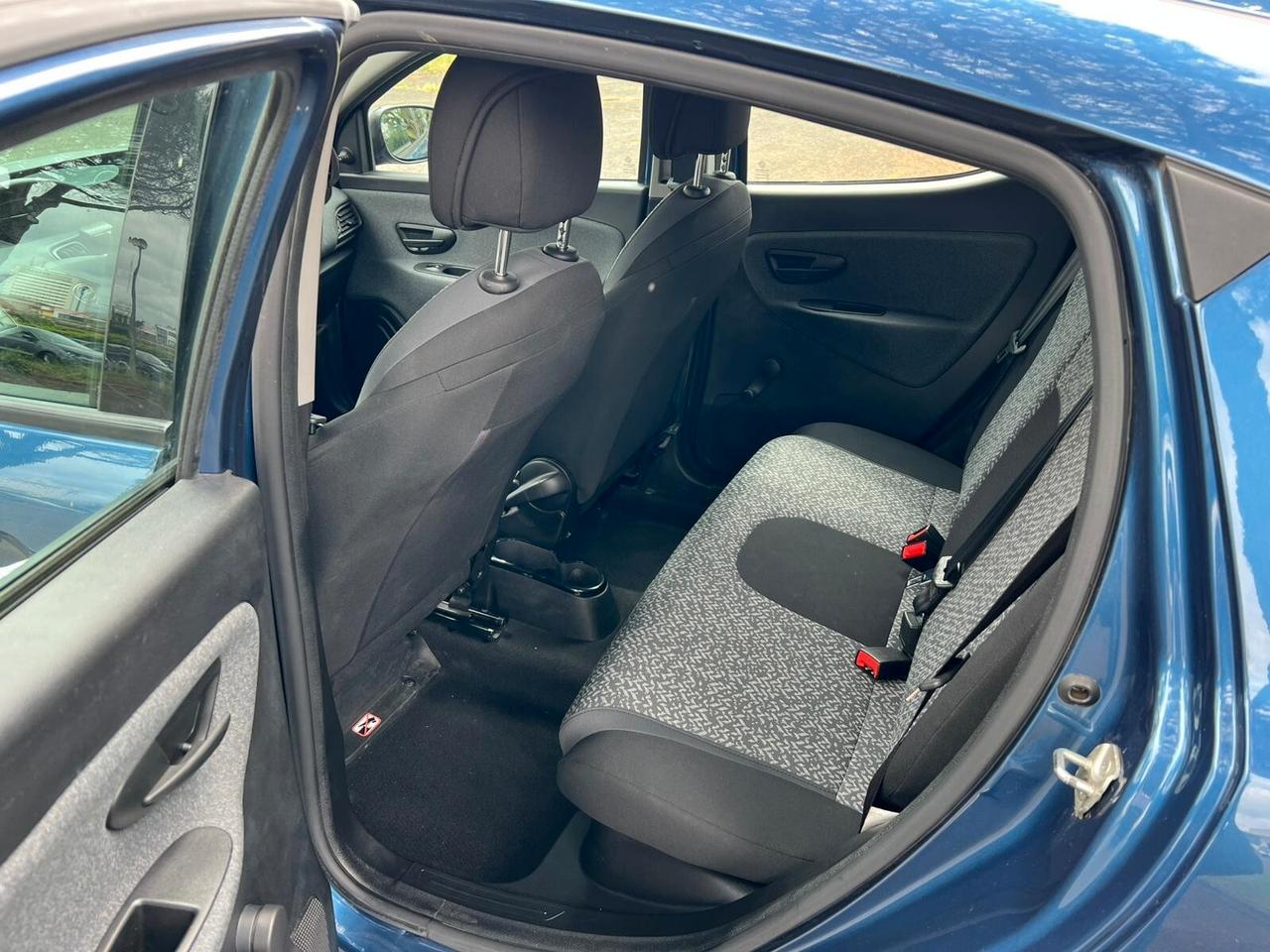 Lancia Ypsilon 1.0 FireFly 5 porte S&S Hybrid Ecochic Silver