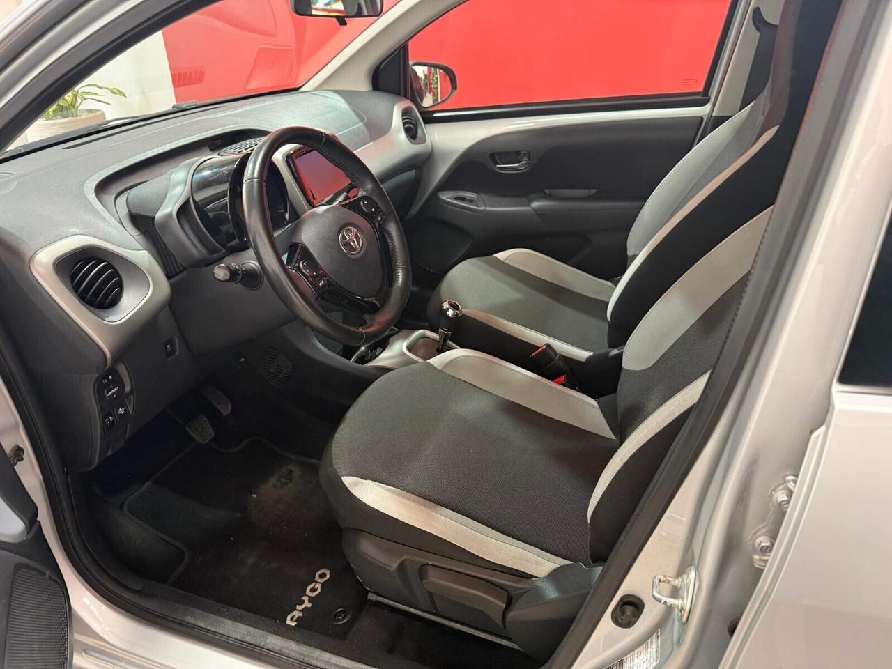 Toyota Aygo 1.0 VVT-i 69 CV 5 porte x-cool TSS