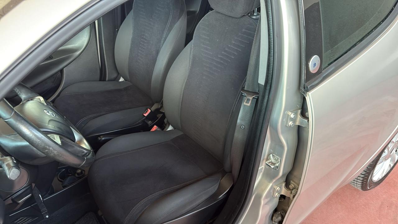 Lancia Ypsilon 1.2 69 CV 5 porte GPL Ecochic Silver