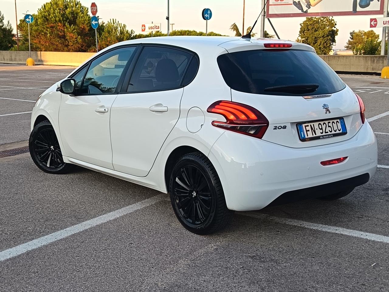 Peugeot 208 1.6 diesel NEOPATENT 120.000KM