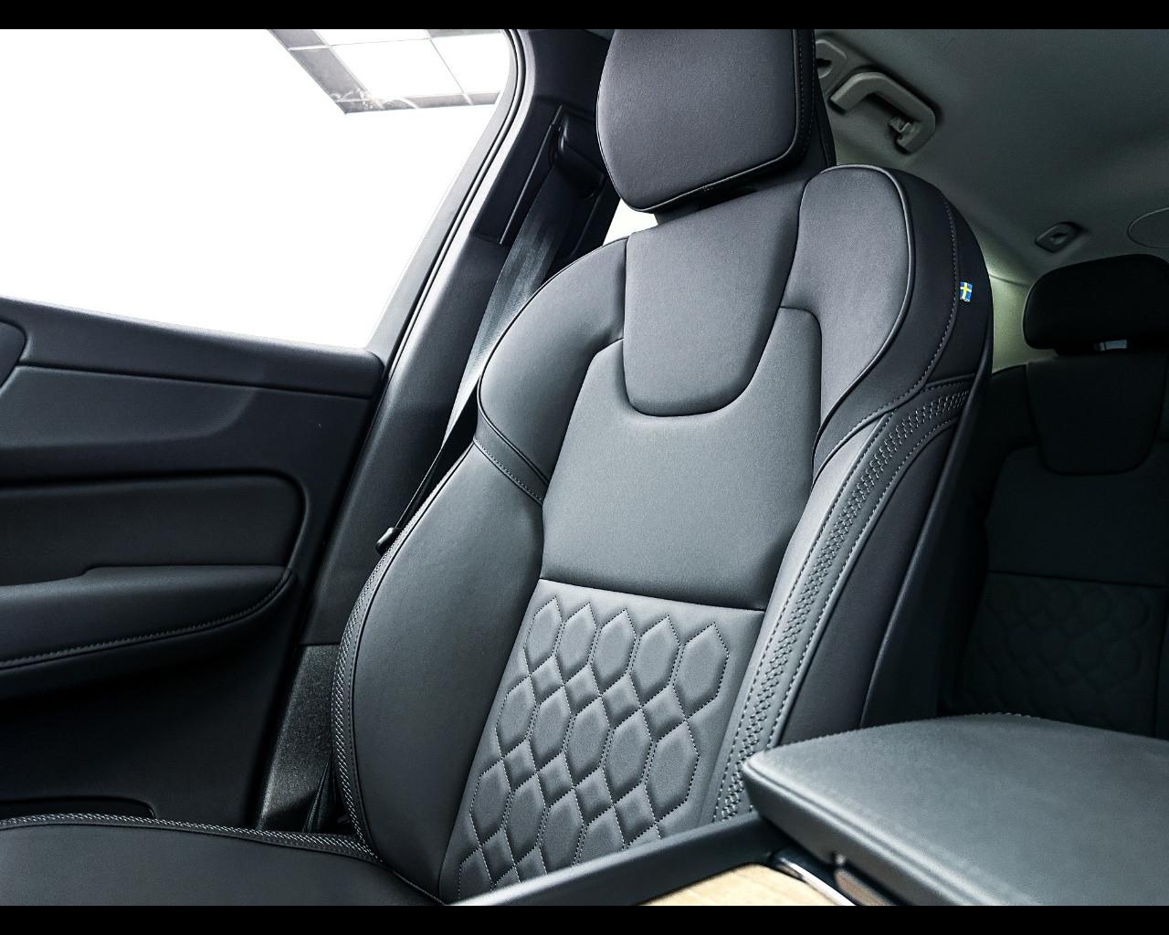 VOLVO XC60 Plus Bright B5 AWD AUT