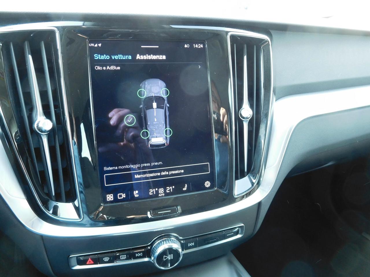 Volvo V60 B4 (d) automatico Core Hybrid 197cv GANCIO TRAINO