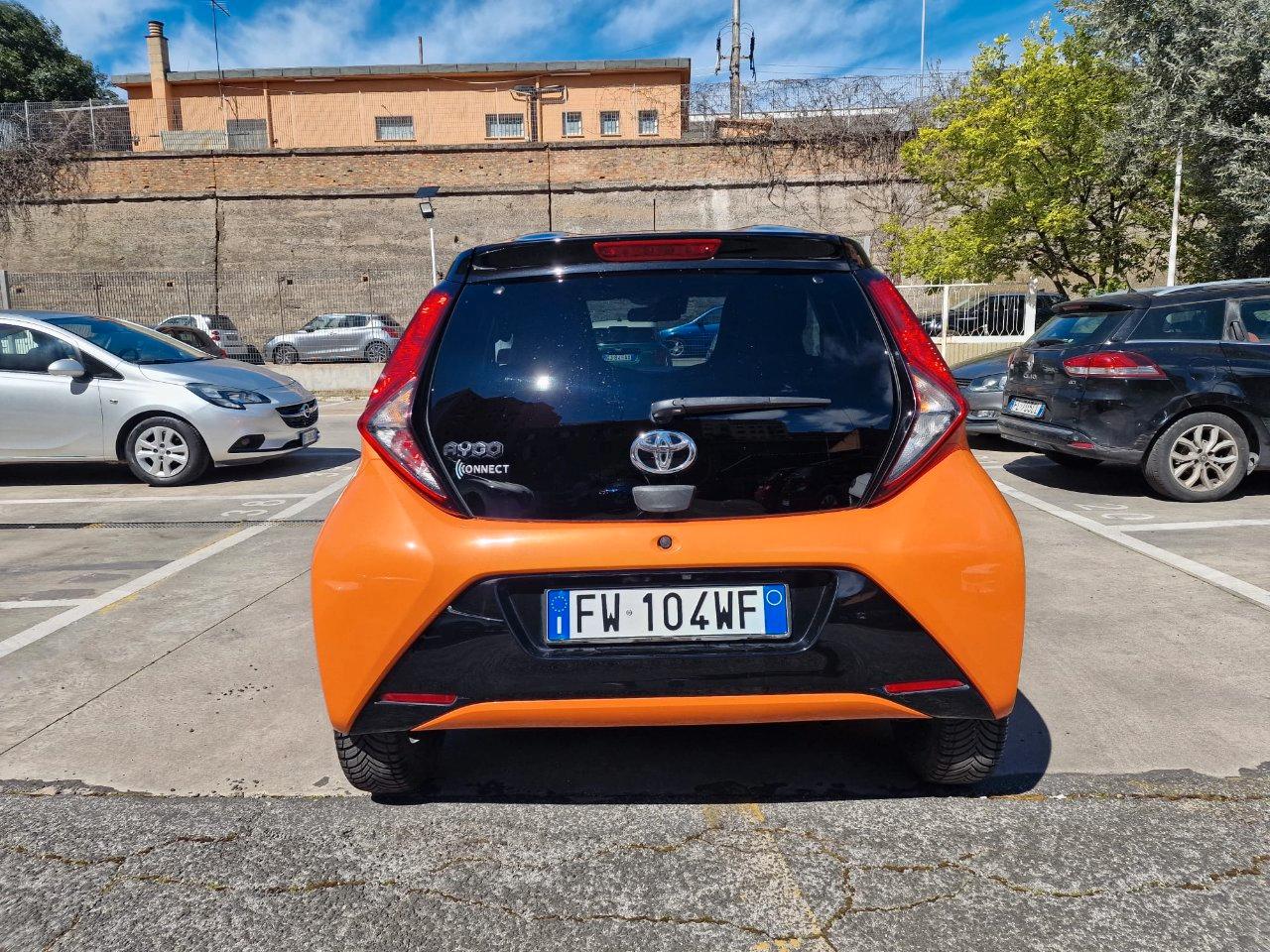 Toyota Aygo 5 Porte Aygo 5p 1.0 x-wave Orange m-mt 72cv cambio automatico