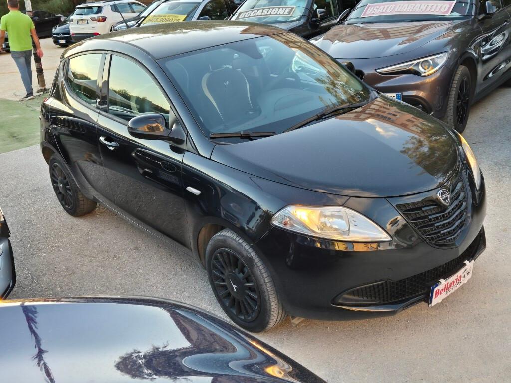 Lancia Ypsilon 1.2 69 CV 5p UNICOPROPRI