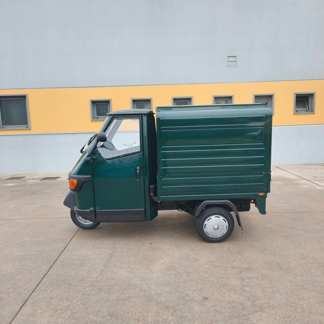 Piaggio Ape 50 con Cassone chiuso