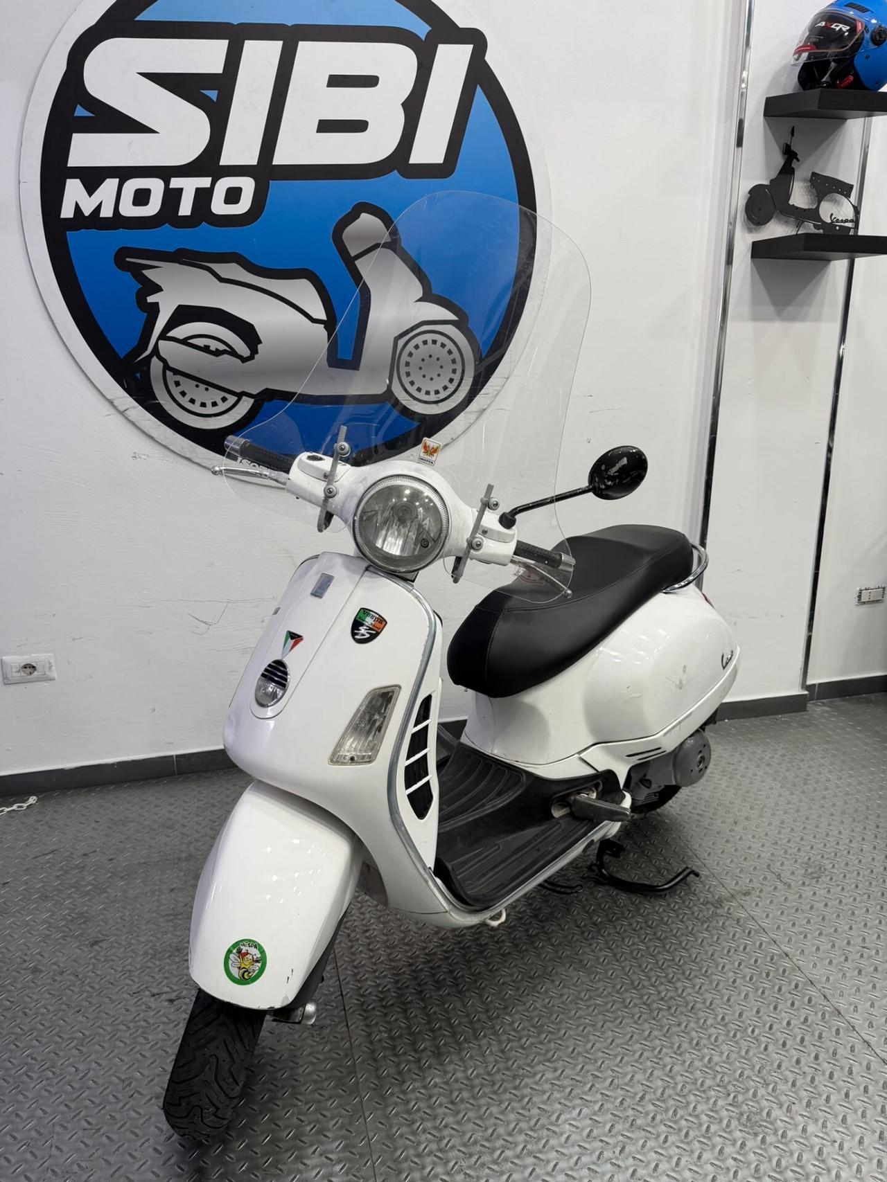 Piaggio Vespa 300 GTS