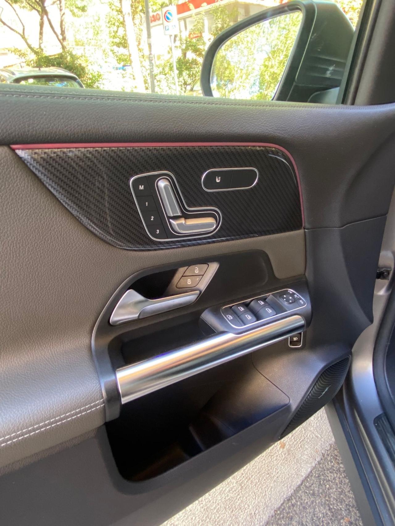 Mercedes-benz GLA 35 AMG MAGNO GRAU TETTO PELLE IVA ESPOSTA