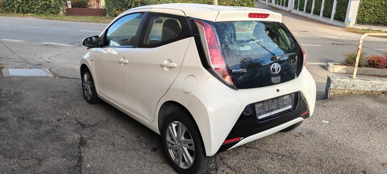Toyota Aygo 1.0 VVT-i 69 CV 5 porte x-play TSS