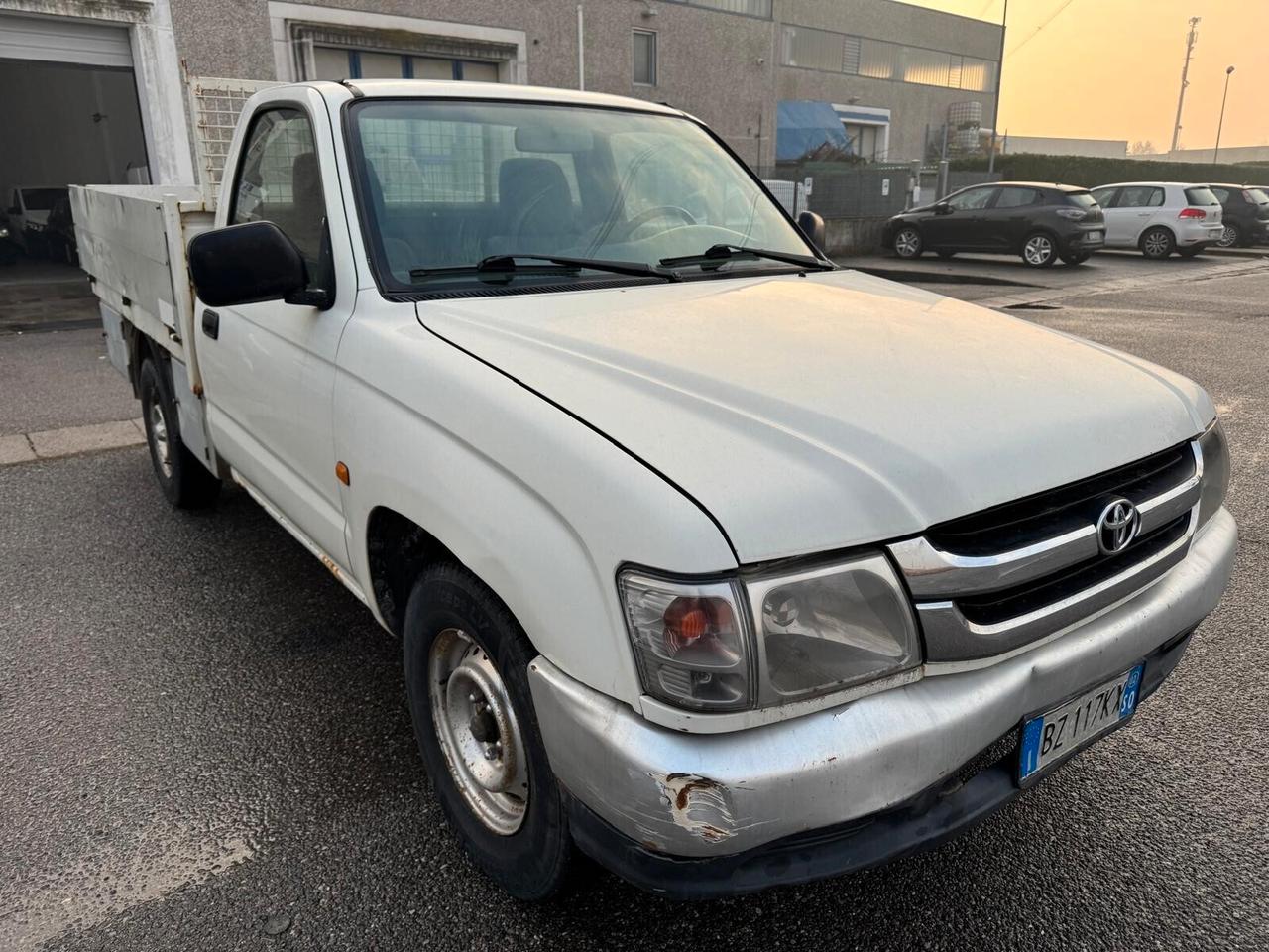 Toyota Hilux 2.5 D-4D 2WD 2p. Cabinato