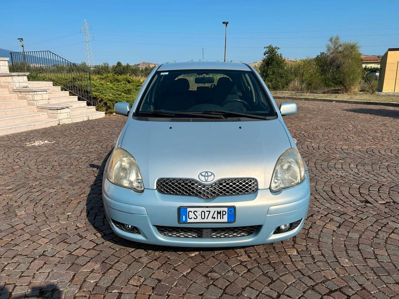 Toyota Yaris 1.0i 16V cat 5 porte Sol