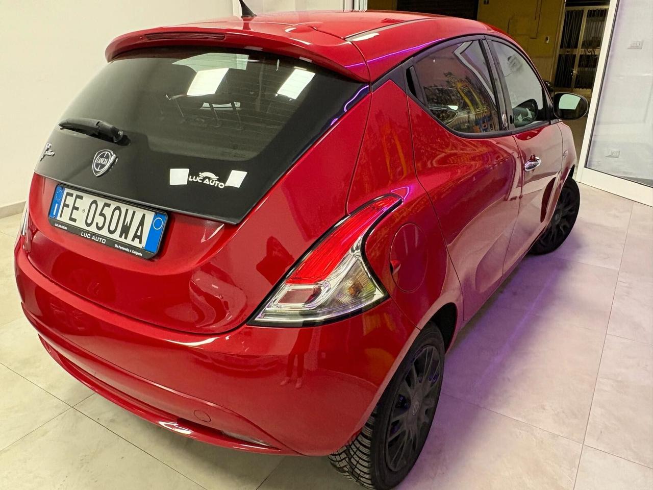 Lancia Ypsilon 1.2 69 CV 5 porte GPL Ecochic Silver