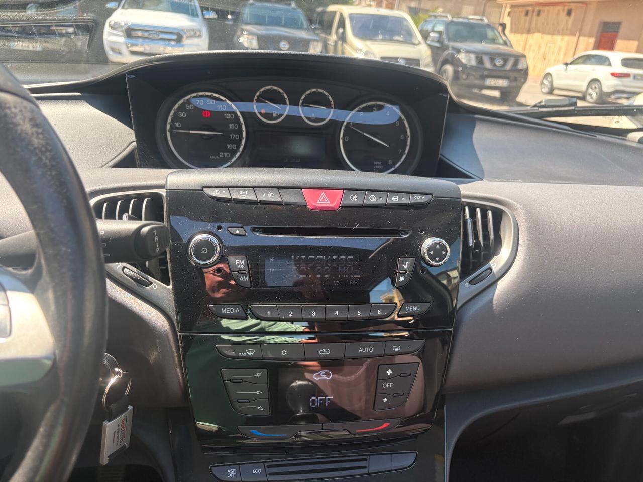 Lancia Ypsilon 0.9 TwinAir 85 CV 5 porte S&S Platinum