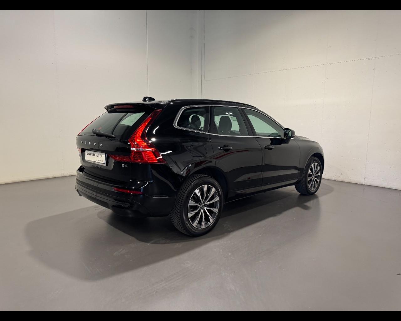 VOLVO XC60 B4 MOMENTUM PRO AUTO