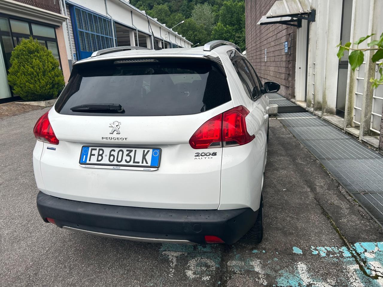 Peugeot 2008 BlueHDi 100 Black Matt