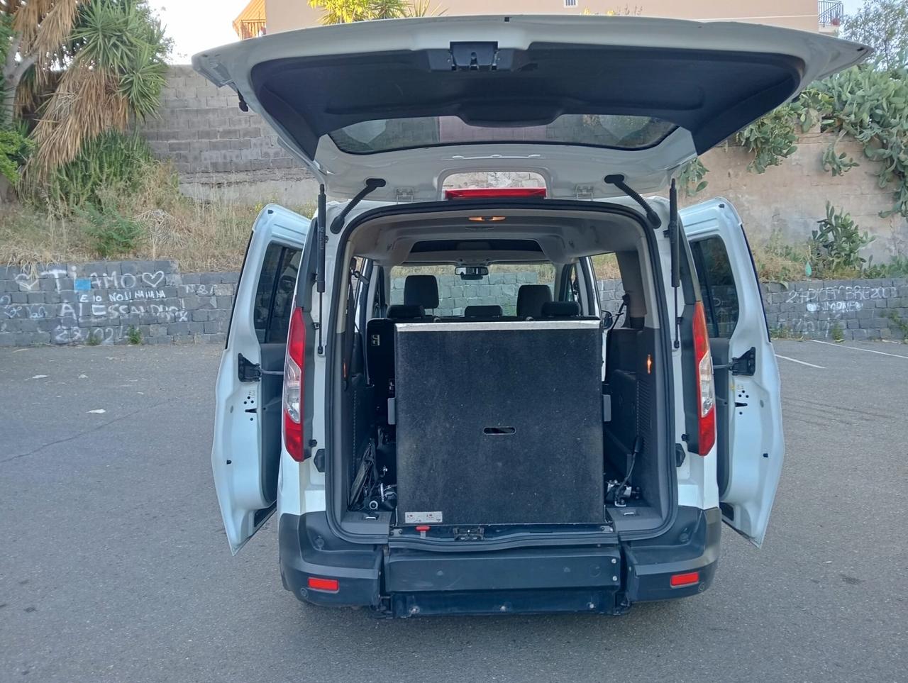 Ford Transit Connect Pianale ribassato con rampa disabili carrozzina