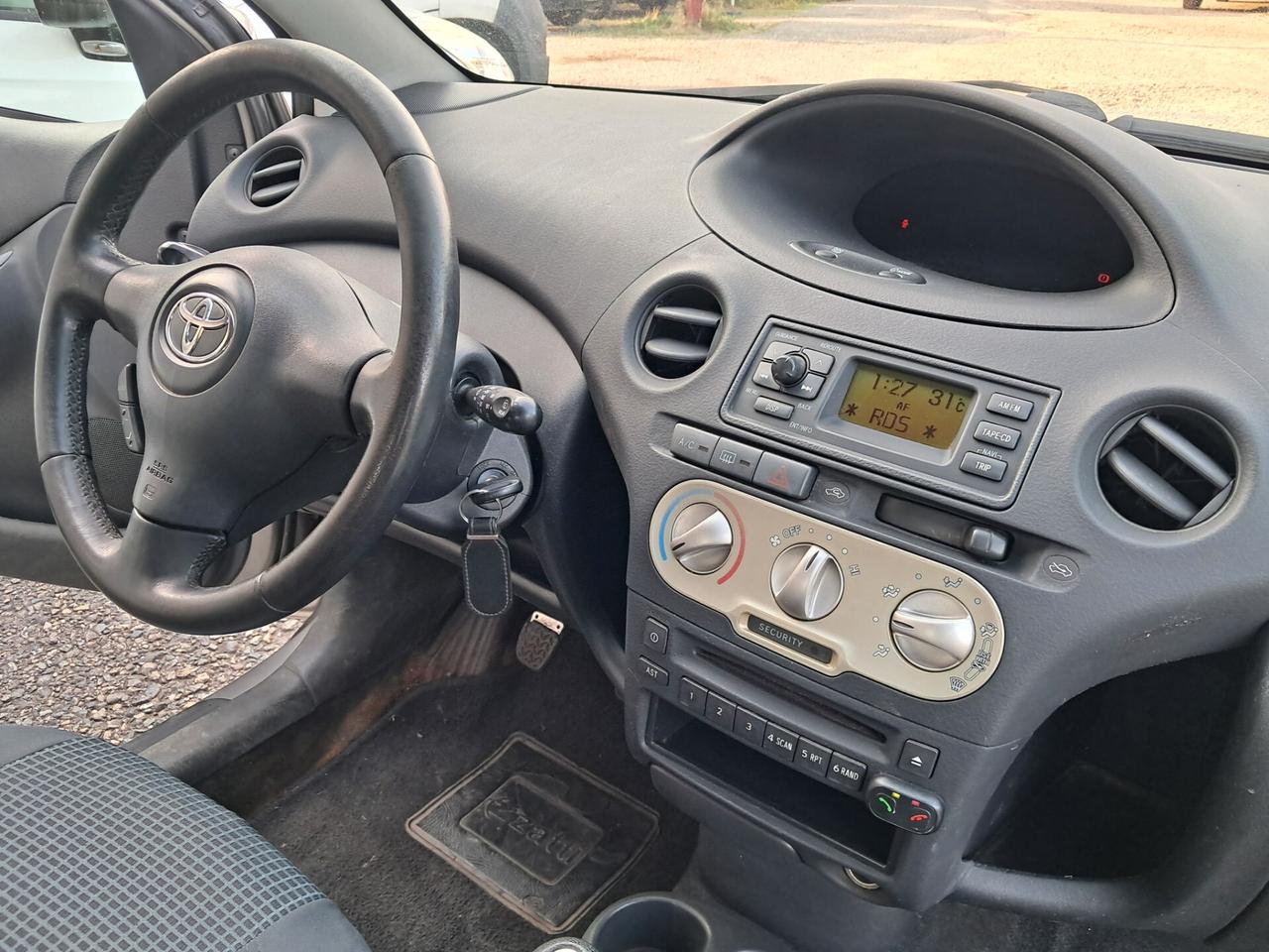 TOYOTA YARIS BENZINA
