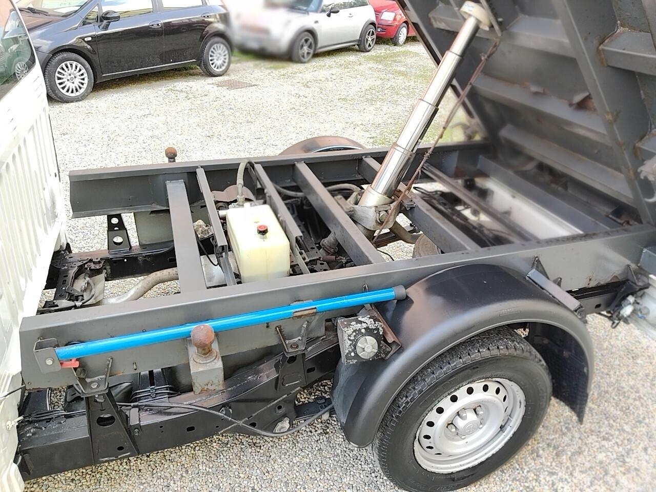 Toyota Hilux 2.5 D-4D 2WD 2p. Ribaltabile