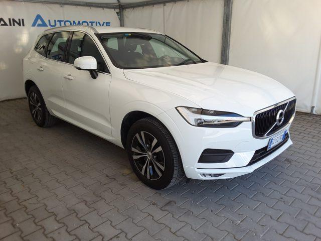 VOLVO XC60 B4 (d) AWD Geartronic Momentum *GANCIO TRAINO*
