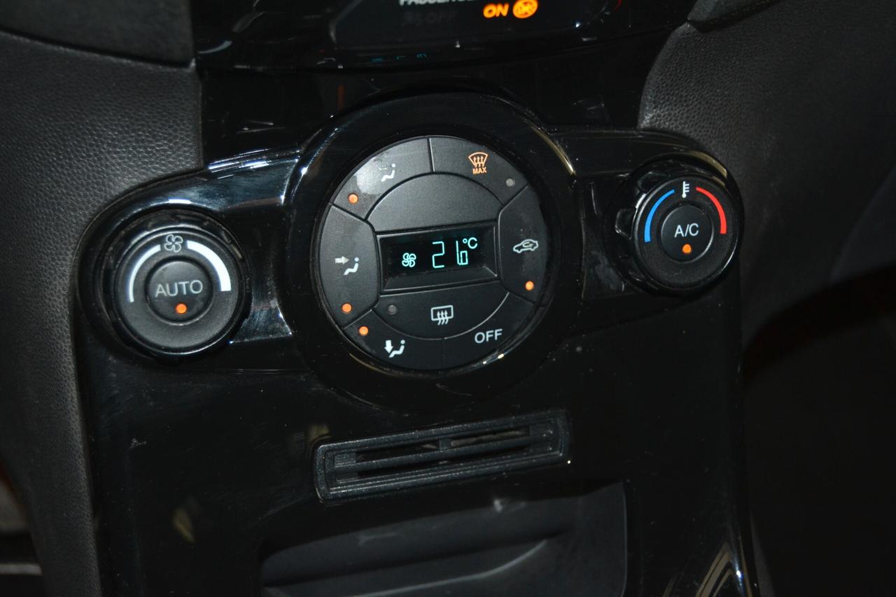 Ford Fiesta 1.5 TDCi 75CV 5P Titanium Navi/Xenon