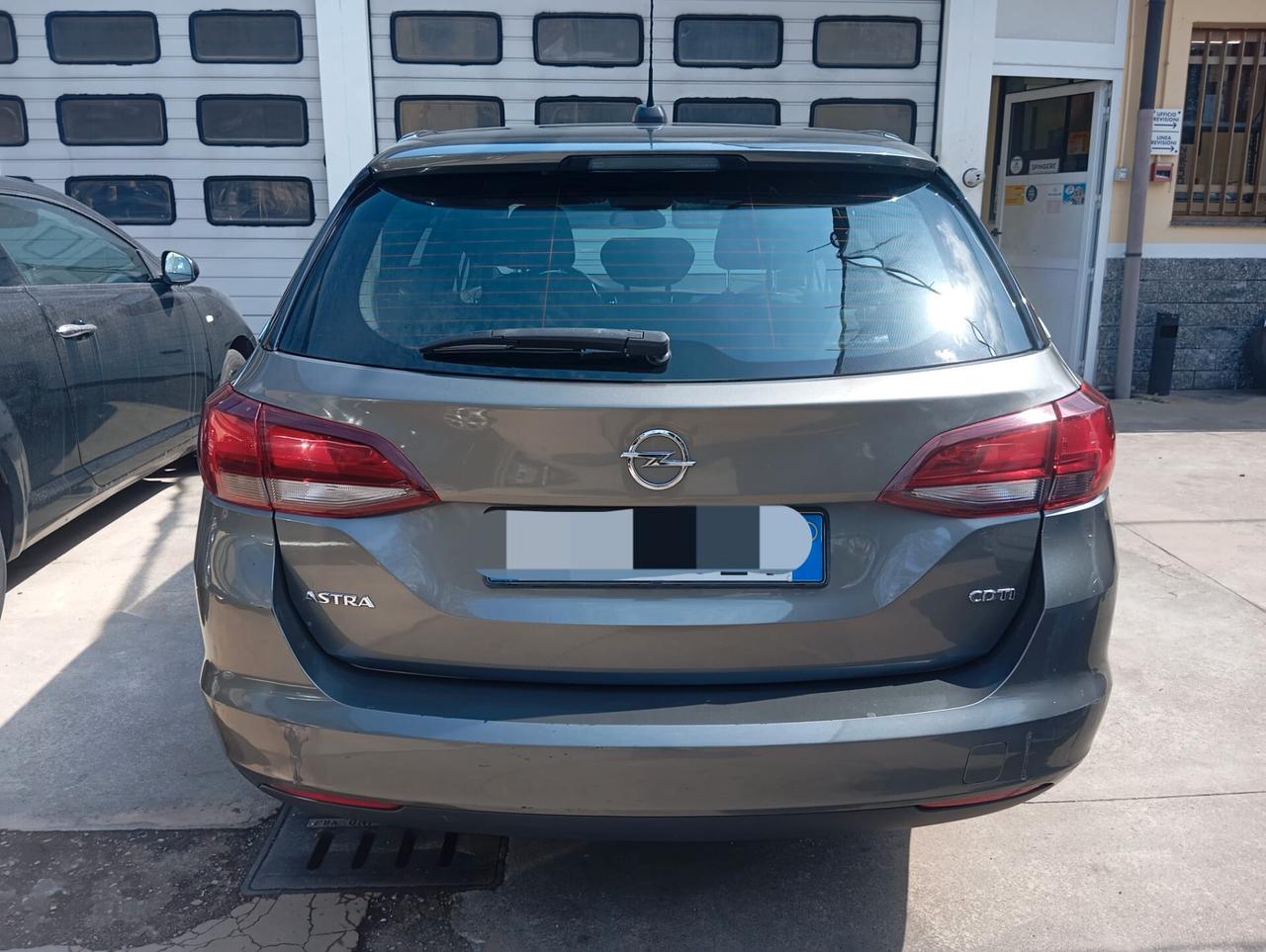Opel Astra 1.6 CDTi 5 porte Business valutiamo permute
