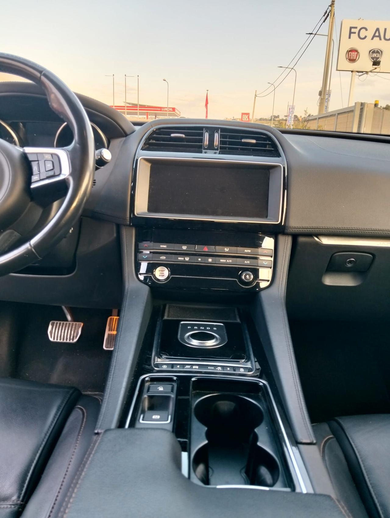 Jaguar F-Pace 2.0 D 180 CV AWD aut. Portfolio