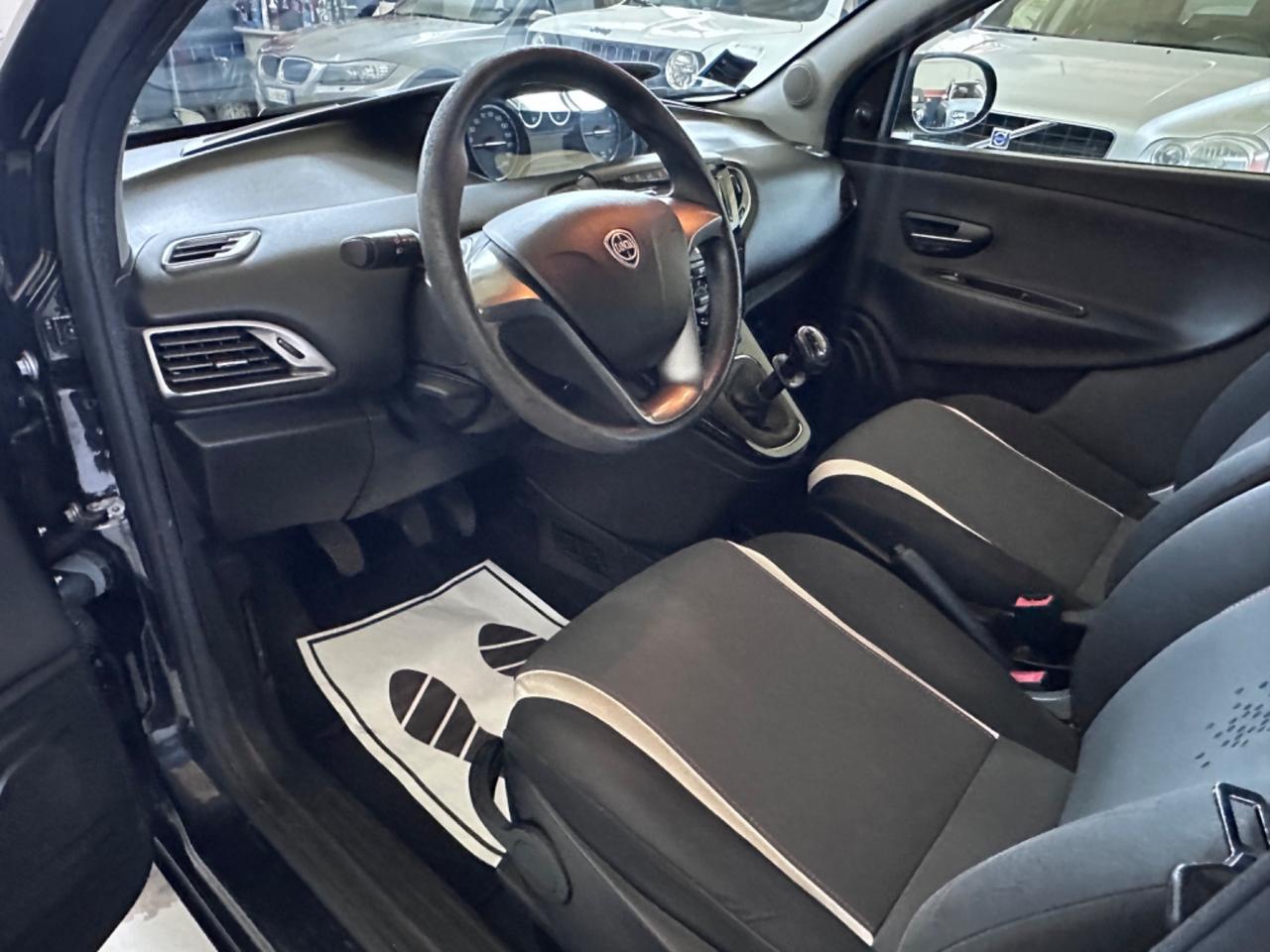 Lancia Ypsilon 1.2 69 CV 5 porte Gold