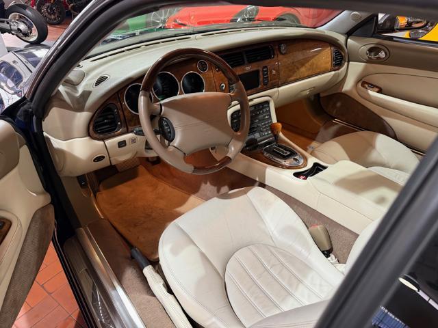 JAGUAR XK8 4.0 Coupé Pelle beige tagliandi
