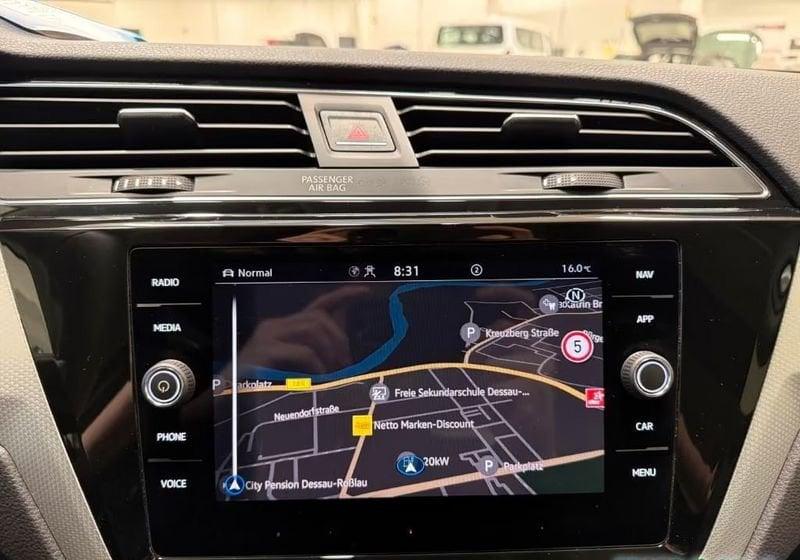 Volkswagen Touran 2.0 TDI SCR DSG R-LINE IQ LED MATRIX NAVI CAMERA COCKPIT