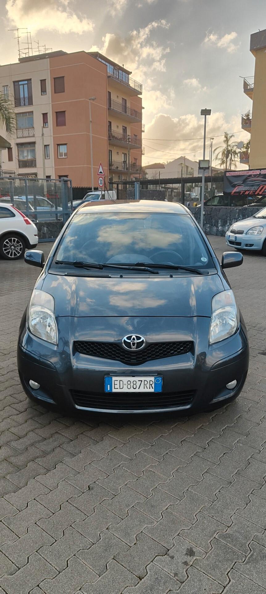 Toyota Yaris 1.0 5 porte benzina da vetrina