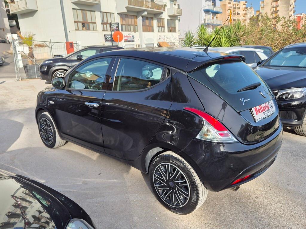 Lancia Ypsilon 1.2 69 CV 5-POSTI Gold