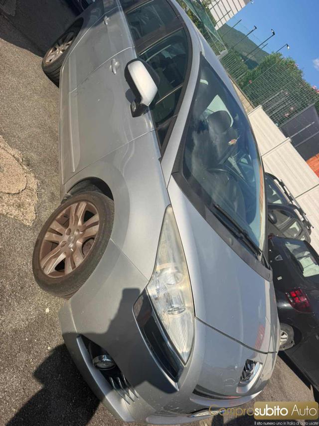 PEUGEOT 5008 1.6 HDi 7 POSTI