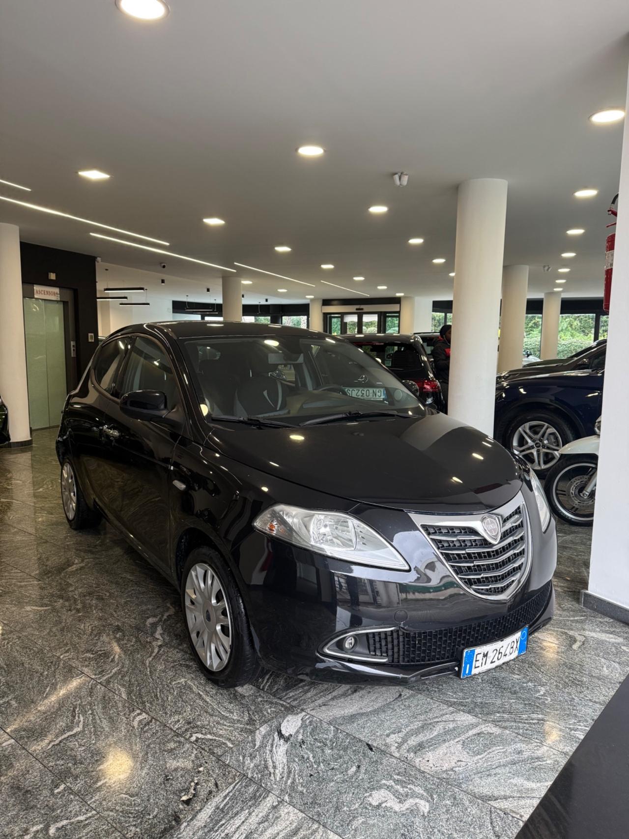 Lancia Ypsilon 1.3 MJT 16V 95 CV 5 porte S&S Silver
