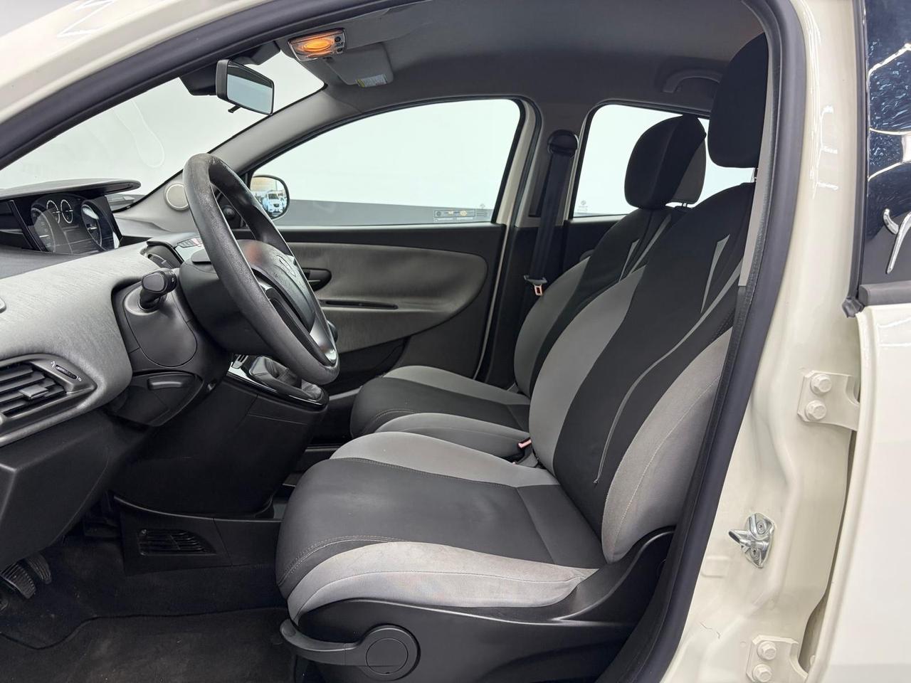 Lancia Ypsilon 1.2 69 CV 5 porte S&S Platinum