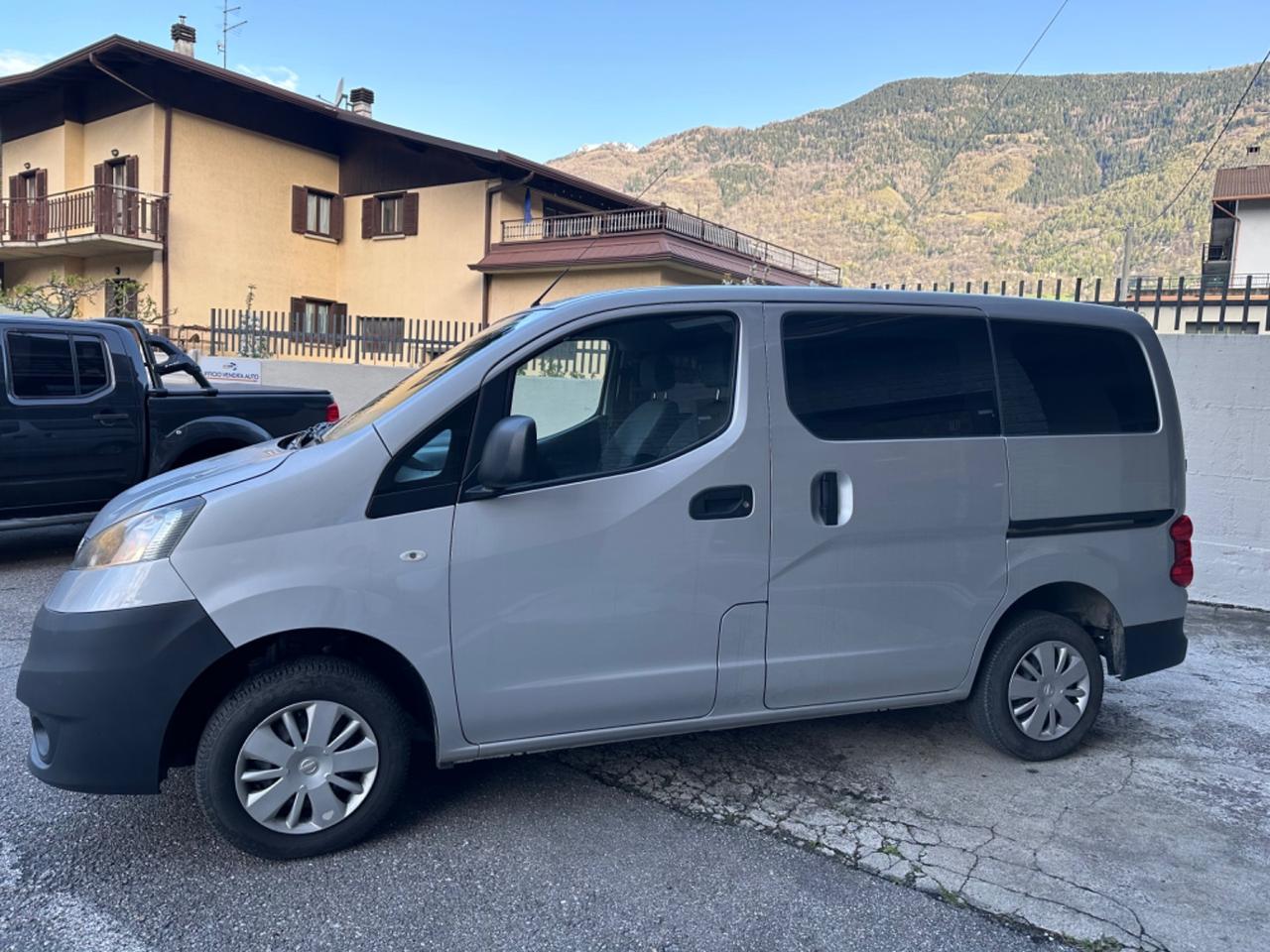 NISSAN NV200