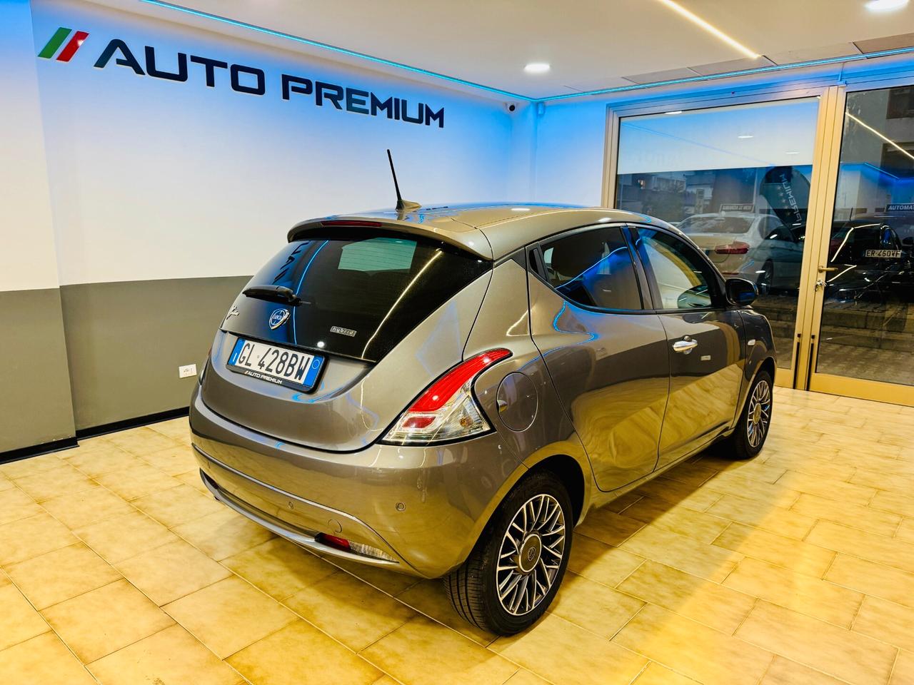 Lancia Ypsilon 1.0 S&S Hybrid 5p. CarPlay / Navi