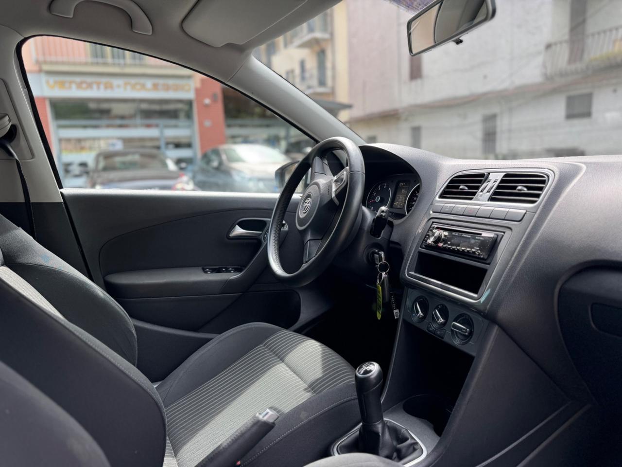 Volkswagen Polo 1.4 5 porte - CON SENSORI PER IL PARCHEGGIO - OK NEOPATENTATI