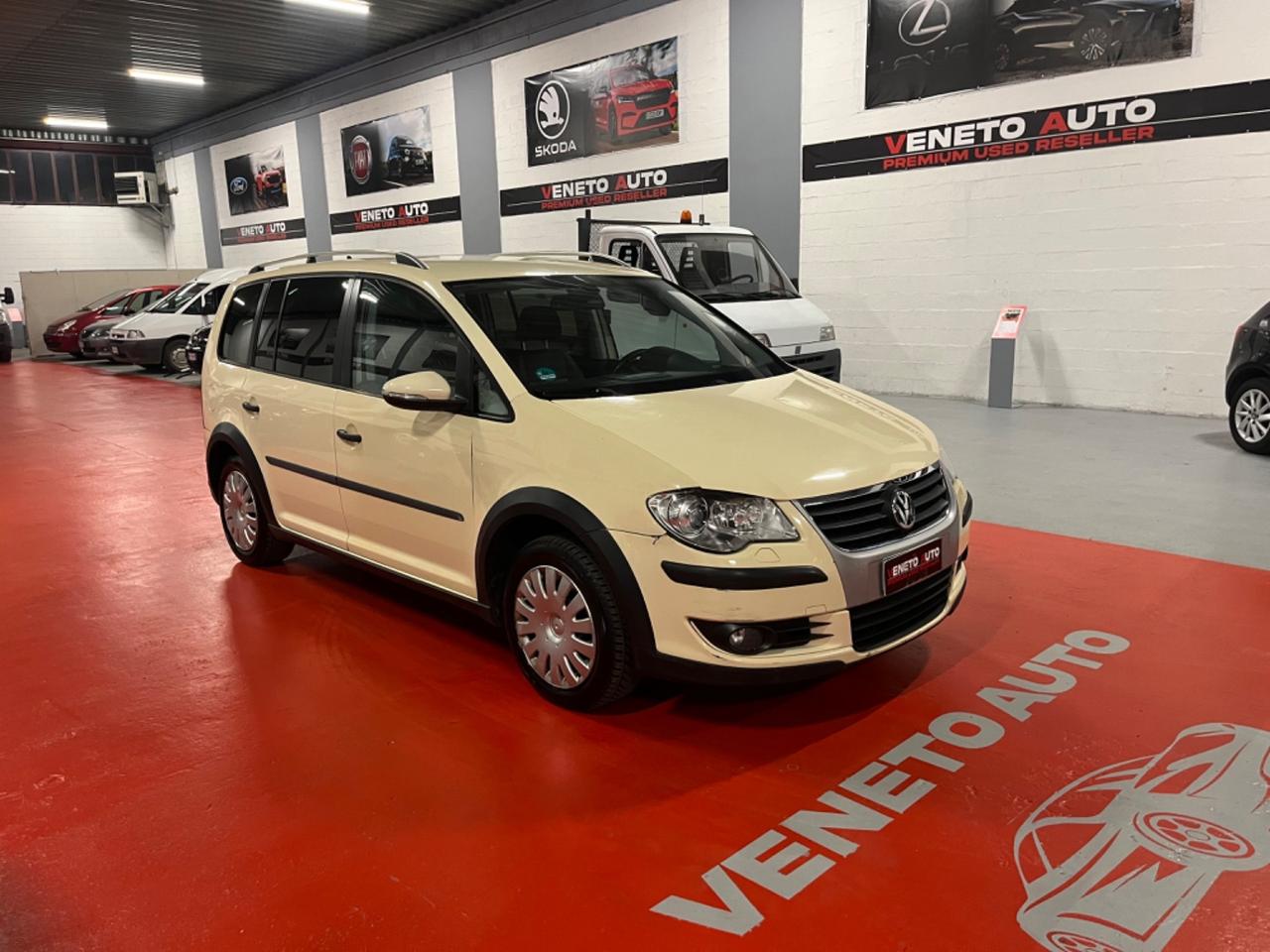 Volkswagen Touran 2.0 TDI DPF DSG Trendline