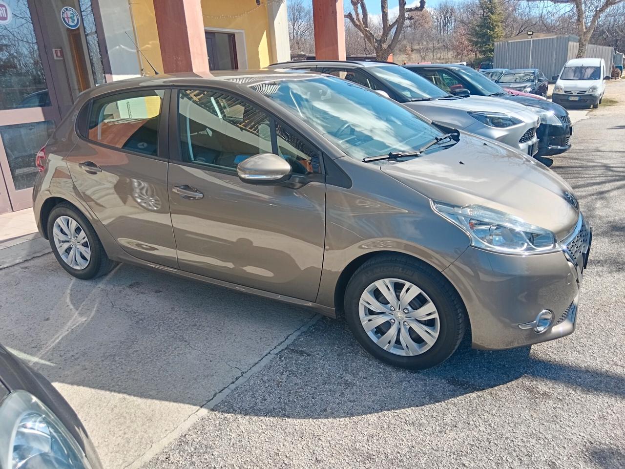 Peugeot 208 1.4 HDi 68CV 5P NEOPATENTATI