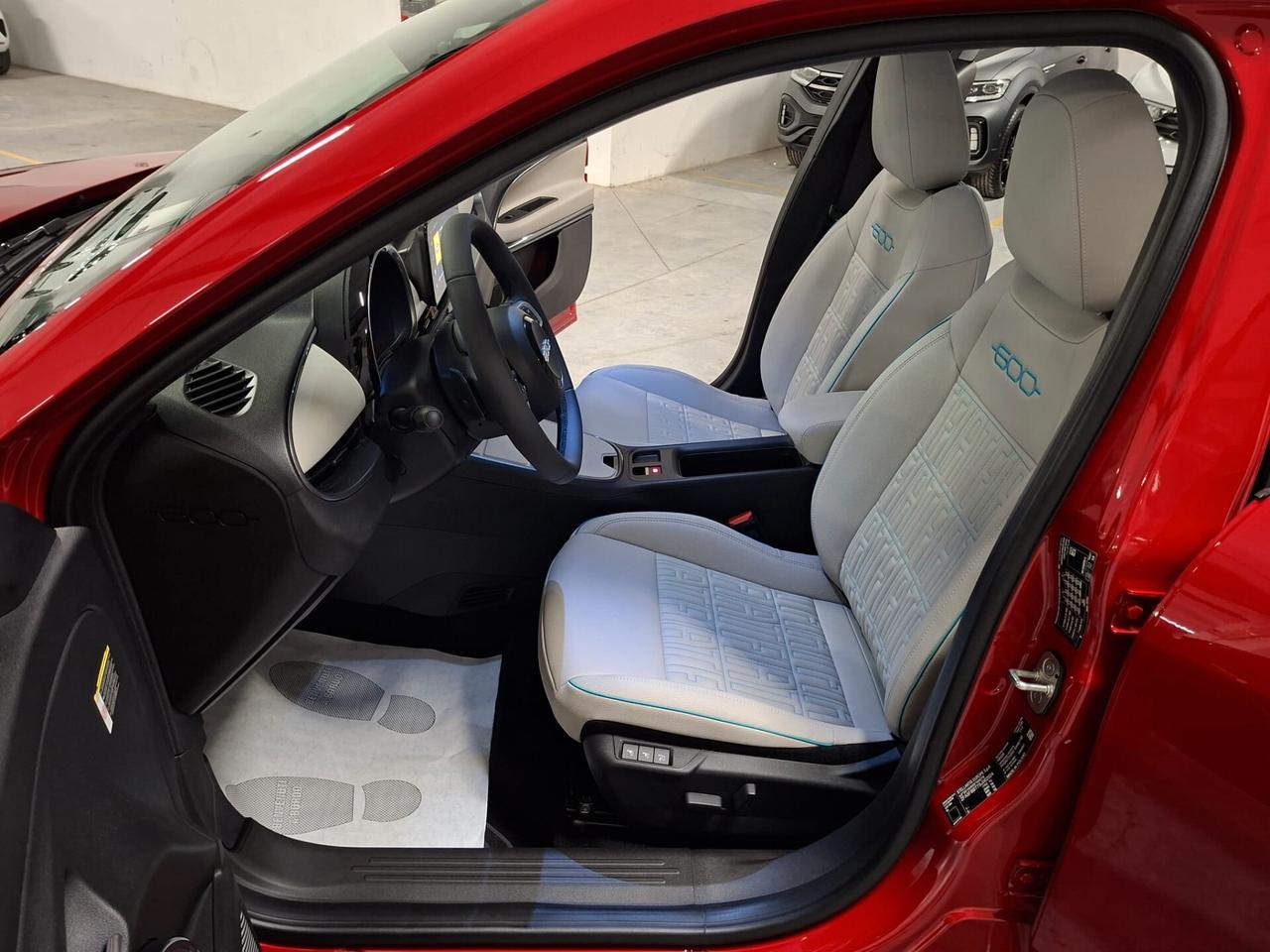 Fiat 600 1200 Turbo mhev Hybrid La Prima DCT Km.0