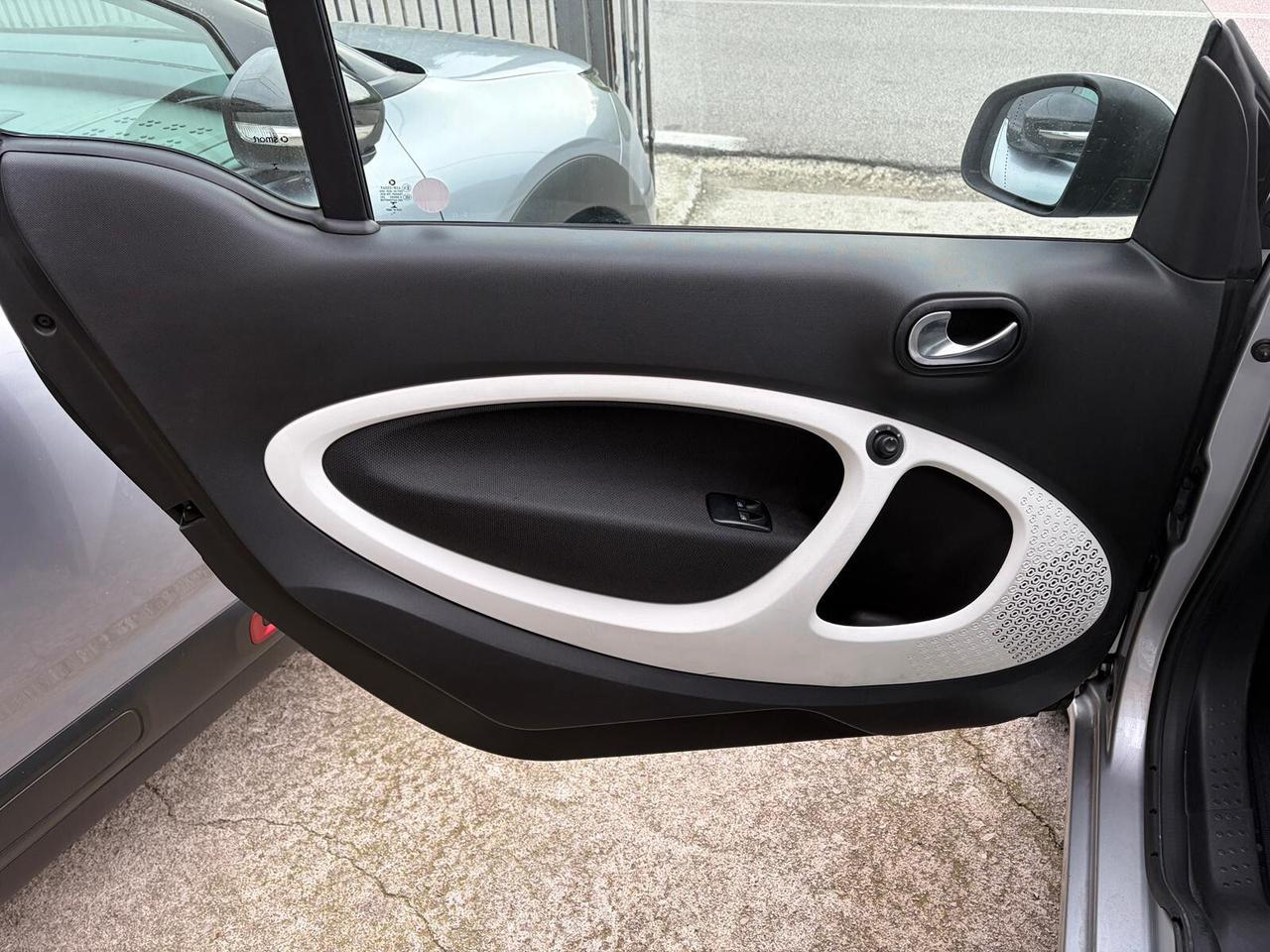 Smart ForTwo 1.0 BENZINA 71CV Passion