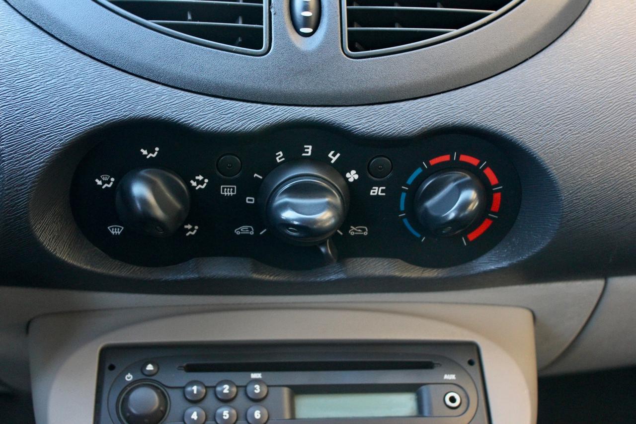 Renault Twingo 1.2 16V DISTRIBUZIONE E TAGLIANDO APPENA FATTI