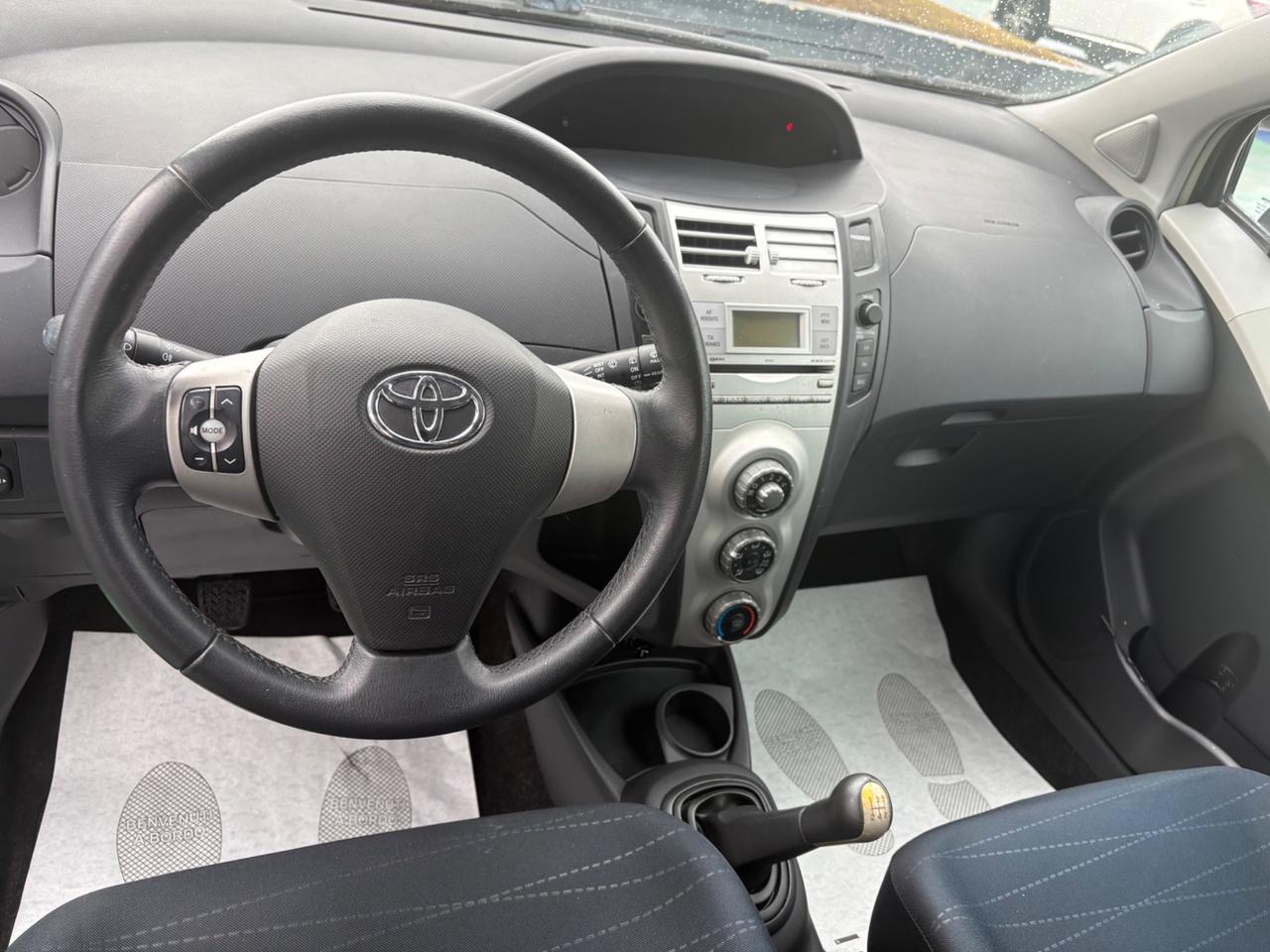 Toyota Yaris 1.0 5 porte Sol