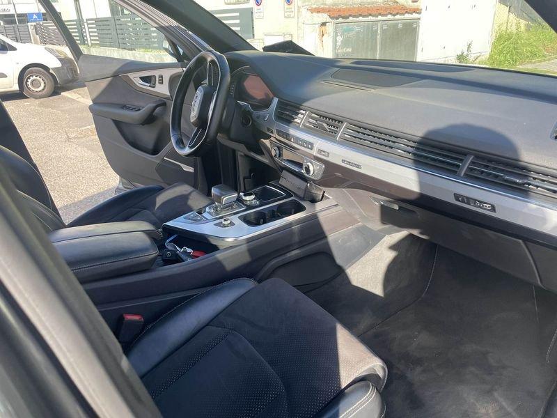 Audi Q7 3.0 TDI quattro tiptronic S- LINE