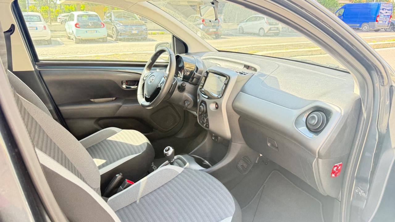 Toyota Aygo 1.0 VVT-i 72 CV 5 porte x-play LED NAVI KAMERA CERCHI 16 PDC BLUETOOTH
