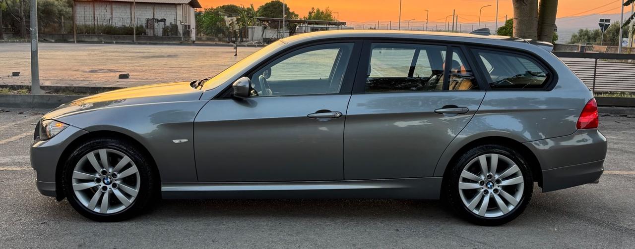 Bmw 320D INTERNI IN PELLE/NAVI/XENO