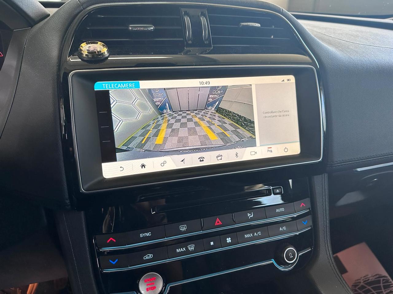 Jaguar F-Pace 2.0 D 180 CV AWD aut. Chequered Flag