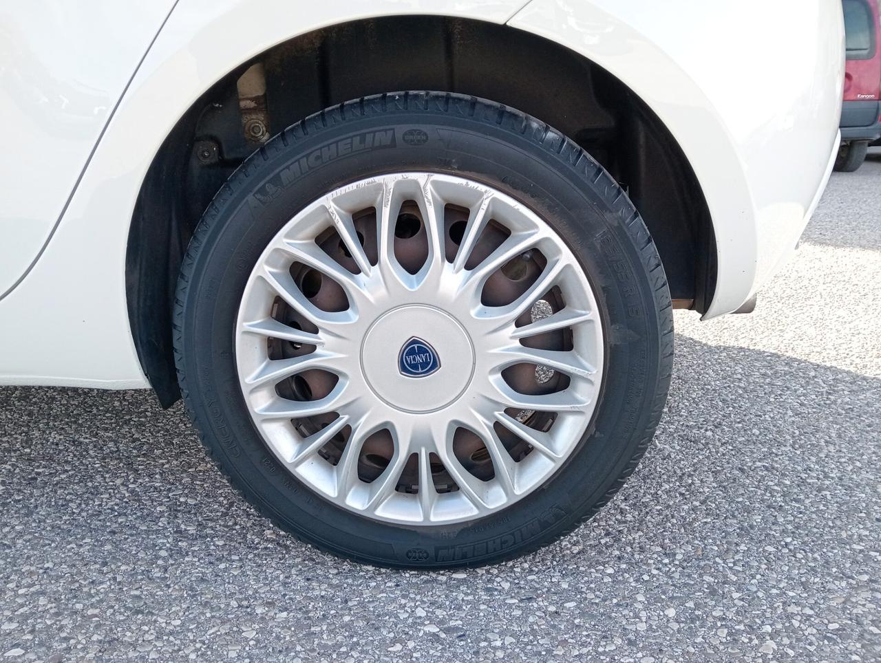 Lancia Ypsilon 1.2 69 CV 5 porte Gold 5 posti